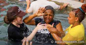 'Hundreds and Hundreds' Baptized at Texas Fountain Amid 'Summer of Baptisms'