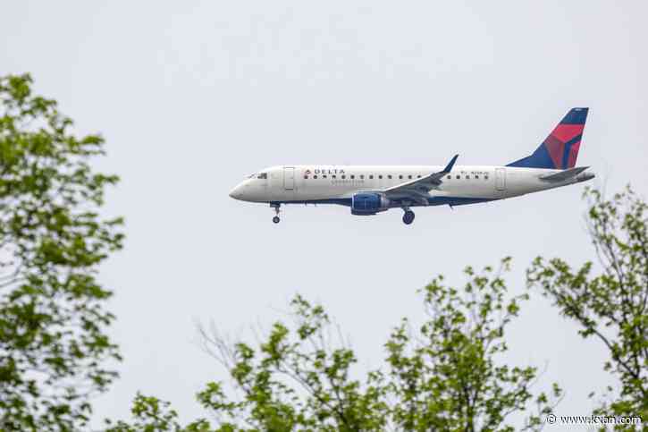 Flight crew base for SkyWest Airlines to open at Austin airport this summer