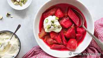 Fruchtiger Favorit: Süßsaure Erdbeer-Rhabarber-Grütze aus nur fünf Zutaten