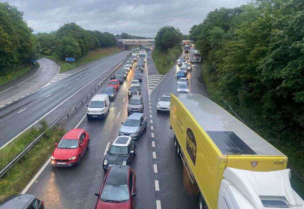 Police incident shuts motorway