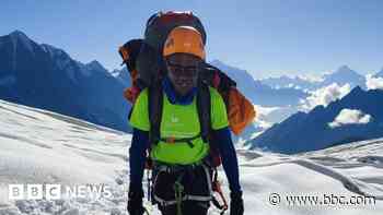 Kenyan climber's body to be left on Everest - family