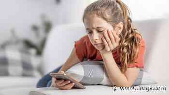 Teen Smartphone Use Positively Tied to Mood
