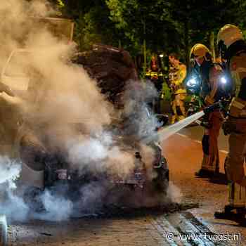 112 Nieuws: Scooterrijder raakt in Zwolle gewond na botsing tegen parkeerde auto