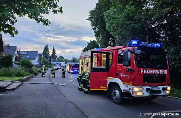 FW Königswinter: Brennender Anbau an Holzhaus - Nachbarn verhindern schlimmeres
