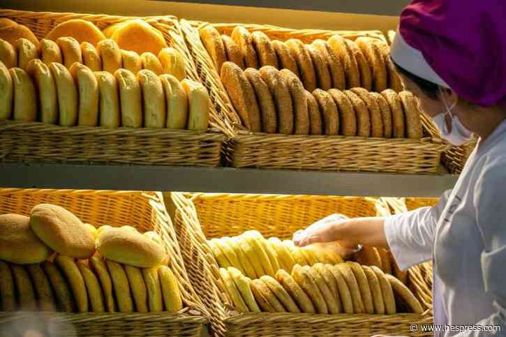 مهنيو صناعة الخبز يرجئون الزيادة في الأسع&#15