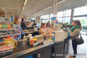 Leerlingen helpen handje mee bij Albert Heijn: “We willen ontdekken welke job we zelf leuk vinden”