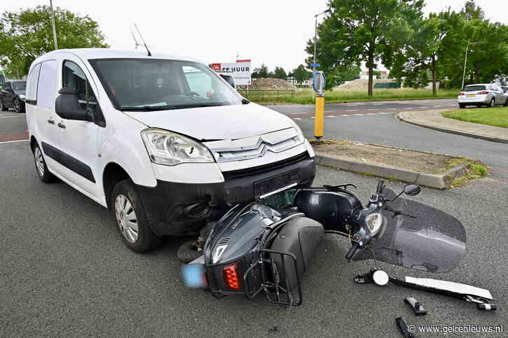 Scooterrijder over het hoofd gezien op kruispunt in Arnhem