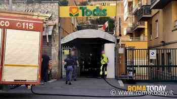 Paura al supermercato: fumo invade il Todis, evacuati i clienti