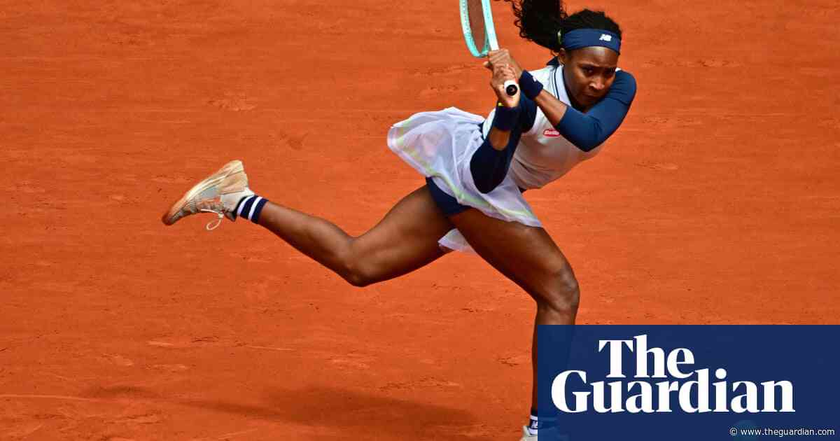 Coco Gauff matches US greats at French Open win as Iga Swiatek marches on