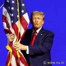 Amerikanen hangen ook vlag op de kop als steun voor Trump in zwijggeldzaak