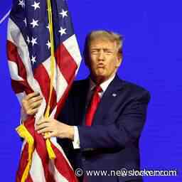 Amerikanen hangen ook vlag op de kop als steun voor Trump in zwijggeldzaak