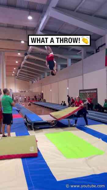 Why gymnasts need spotters! 😳🫣  -  🎥 tomasminc