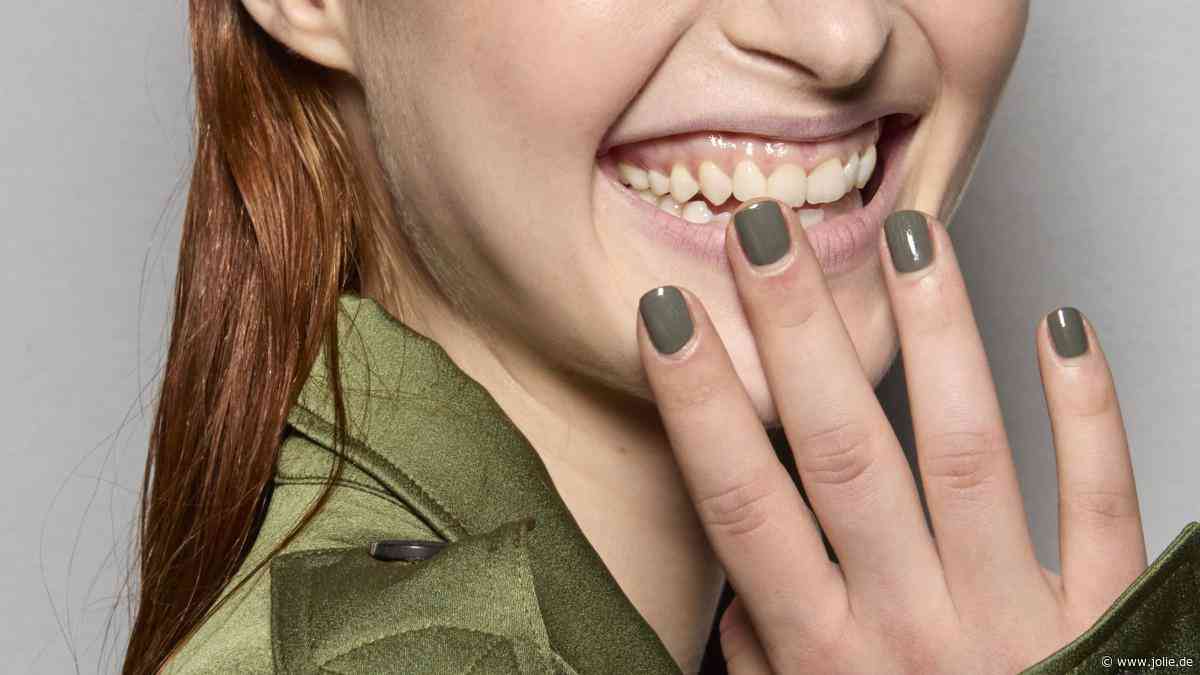 Matcha Swirl Nails: Der beste Maniküre-Trend, den du diesen Sommer ausprobieren musst