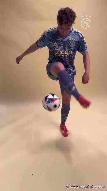 Dancing in the new Ajax away kit, Mika Godts! ⚽️