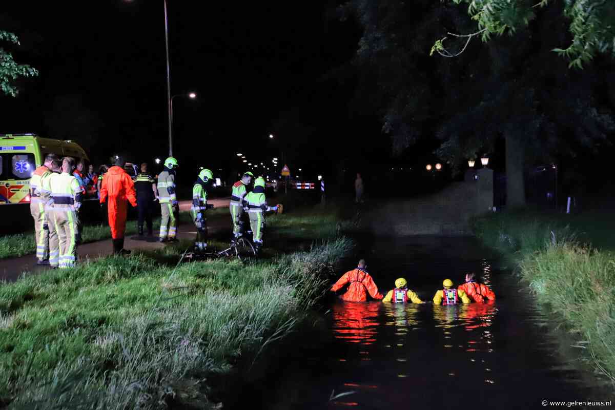 Dronken fietser belandt in water, hulpdiensten groots uitgerukt