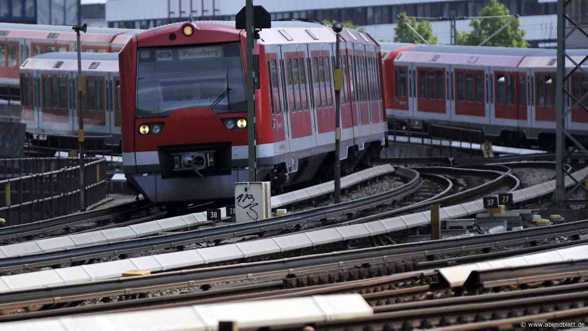 S-Bahn reißt Mann an Bahnsteigkante mit – schwerst verletzt