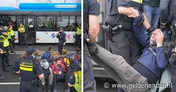 Zeker tientallen demonstranten aangehouden na blokkade op stadsbrug in Nijmegen
