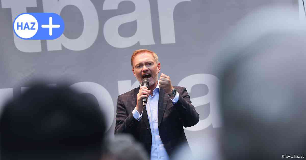 Christian Lindner und Strack-Zimmermann in Hannover: Protest beim FDP-Wahlkampfauftritt