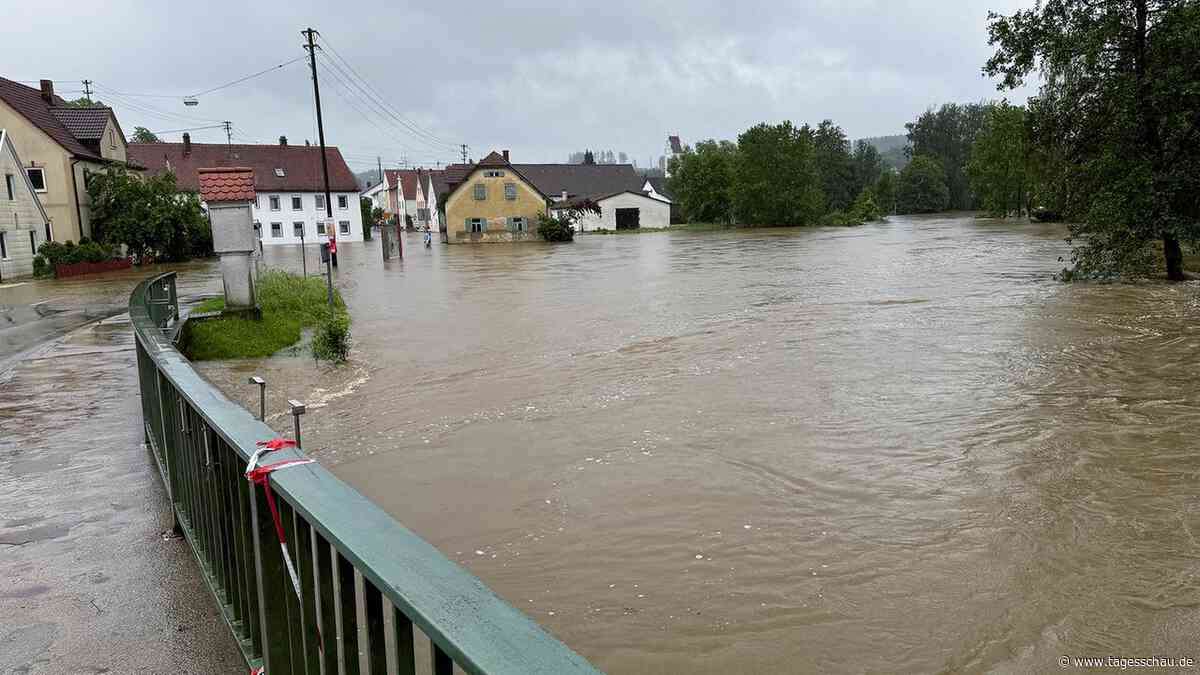 Unwetter-Liveblog: ++ Evakuierung nach Dammbruch in Bayern ++