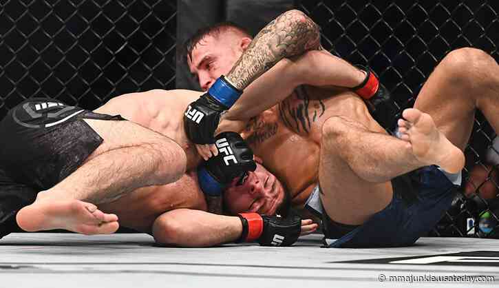 Javier Mendez confident Dustin Poirier's guillotine won't work on Islam Makhachev at UFC 302