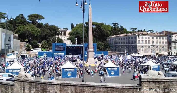 Meloni chiude la campagna elettorale a Roma: le immagini di piazza del Popolo piena a metà