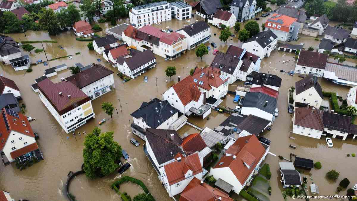 Hochwasserlage: Dammbruch bei Augsburg – Gefängnis evakuiert