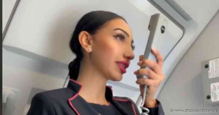 “Ecco perché quando salite sull’aereo salutiamo tutti i passeggeri”: la spiegazione di una assistente di volo diventa virale