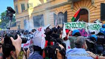 Corteo a Roma contro il Governo, scontri tra manifestanti e polizia