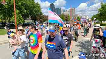 'Feels good to be seen': Hundreds turn out for trans march in downtown Winnipeg