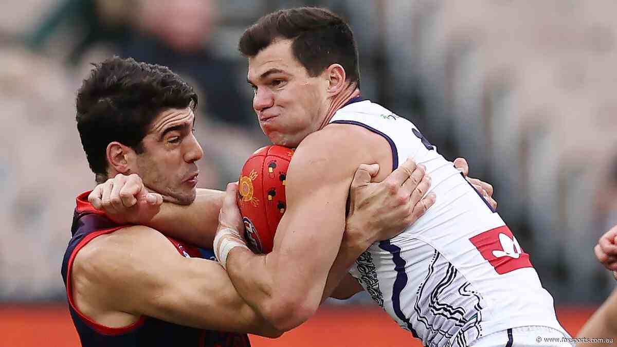 ‘Dangerous’: Hot Dockers ‘dominating’ Dees in ominous signs amid first red centre visit — LIVE AFL