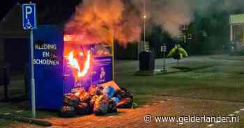 Kledingcontainer vat vlam: alle kleding voor het goede doel vernietigd