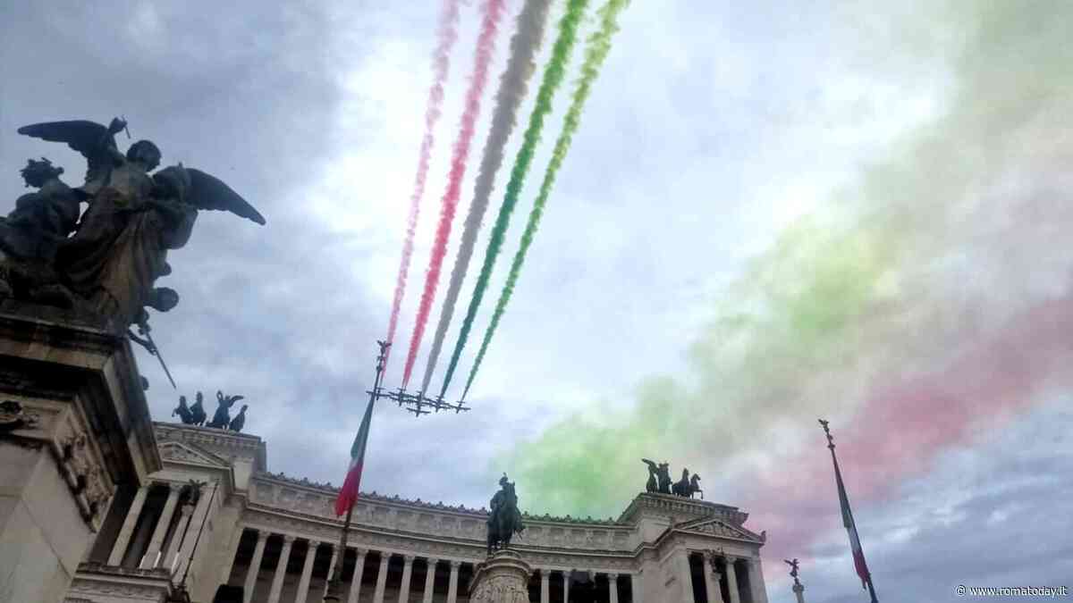 Due Giugno: festa della Repubblica con la pioggia, il volo delle Frecce Tricolori e l'omaggio al milite ignoto
