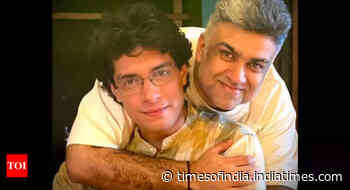 Siddharth P Malhotra drops pic with Junaid Khan