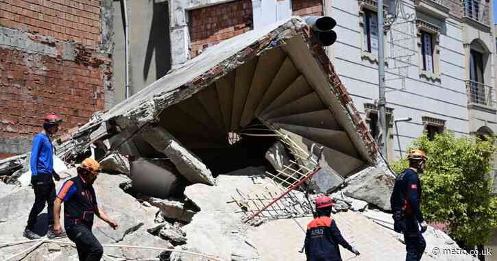 Apartment building collapse sends people fleeing down street