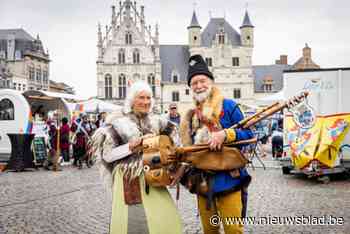 Historische markt geeft koopzondag middeleeuws tintje: “Van een waarzegster tot oude muziek op zelfgebouwde instrumenten”