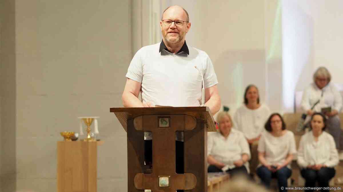 Applaus in der Wolfenbütteler Gemeinde: Pfarrer Eggers bleibt