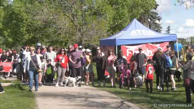 Hundreds of Calgarians walk to raise money for invisible illnesses