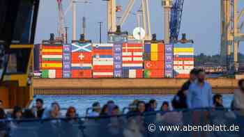 Fußball-EM: Spektakuläre Container-Installation im Hafen
