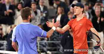 Jannik Sinner herstelt zich van slechte start en plaatst zich voor kwartfinales op Roland Garros