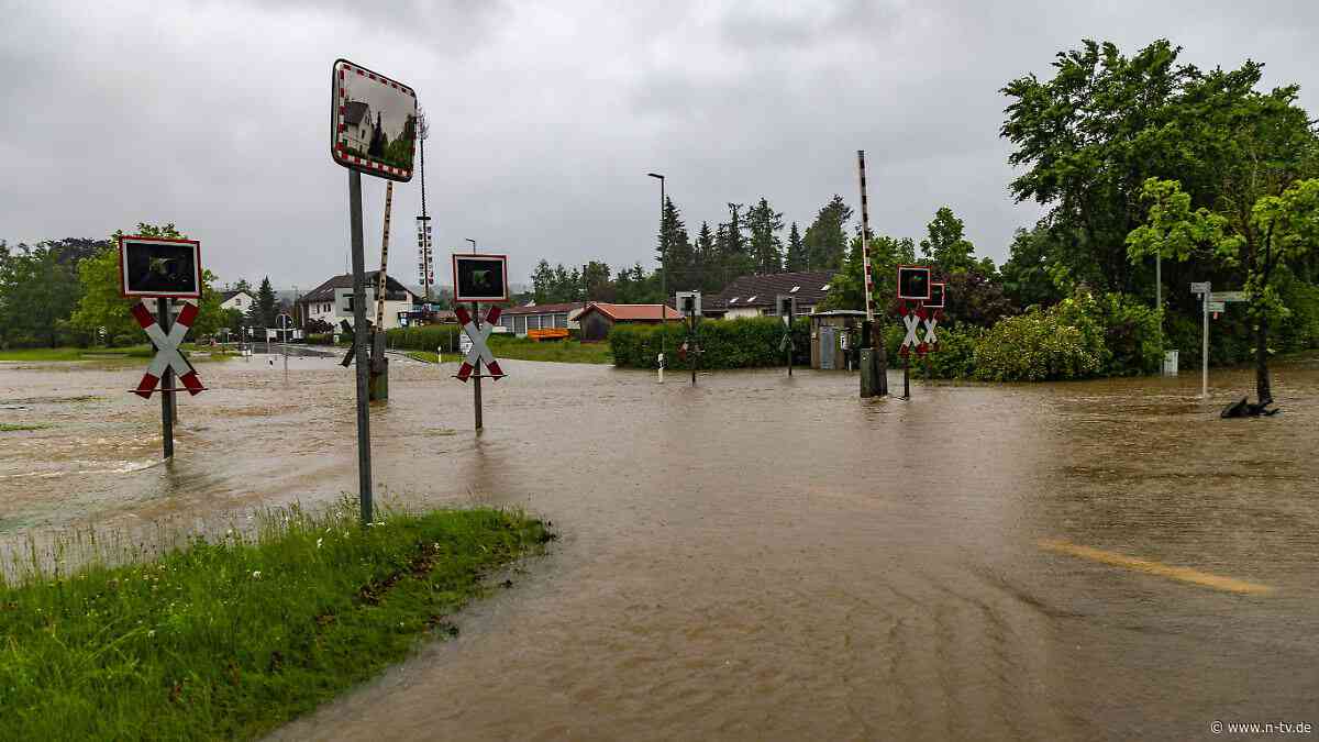 Verkehr bleibt beeinträchtigt: Bahn rät von Fahrten in Hochwassergebiete im Süden ab