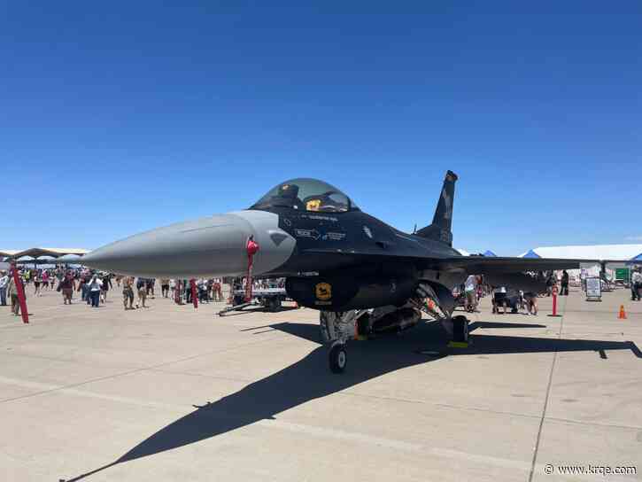 Holloman airshow features word-class aerial demonstrations, military aircraft