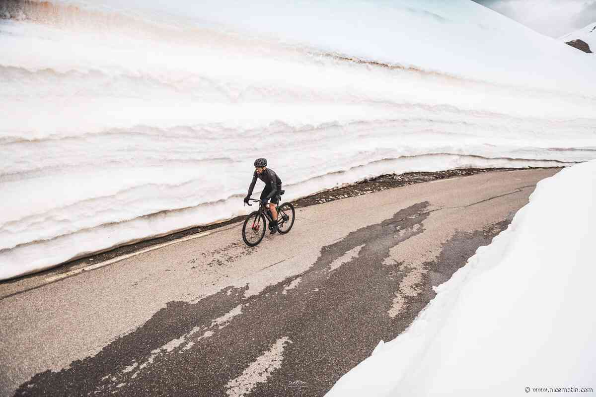 Murs de neige et repérages du Tour de France: ils ont arpenté le col de la Bonette à vélo avant son ouverture, les images sont impressionnantes