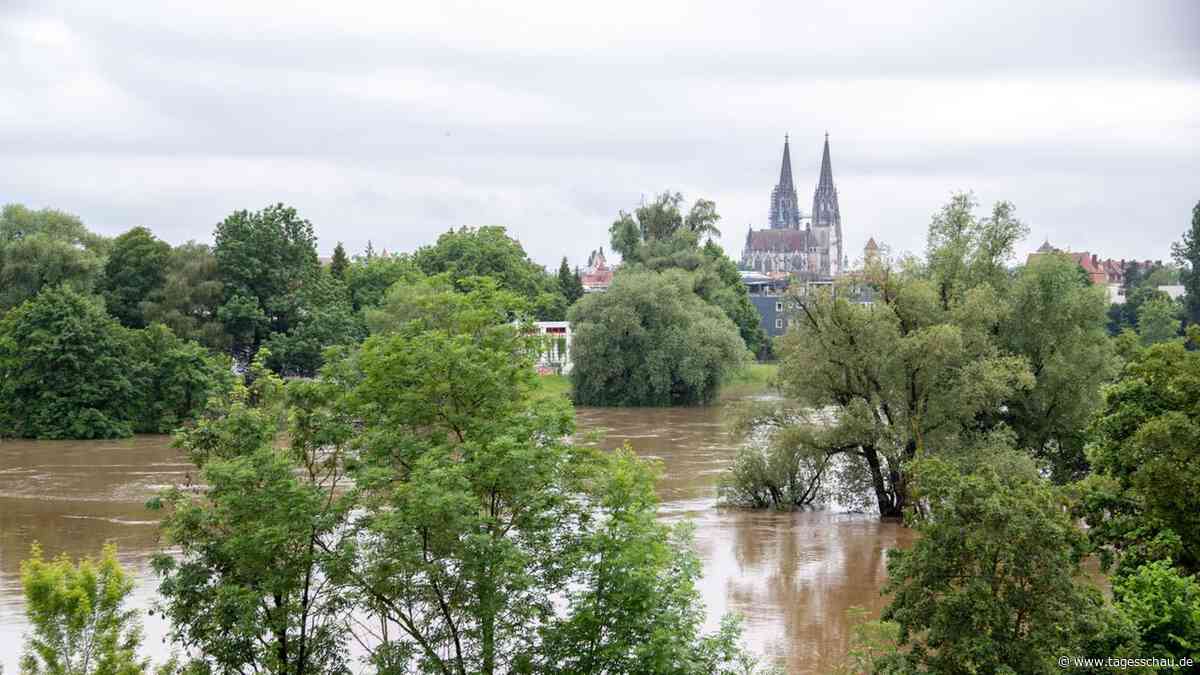 Hochwasser-Liveblog: ++ Regensburg ruft Katastrophenfall aus ++