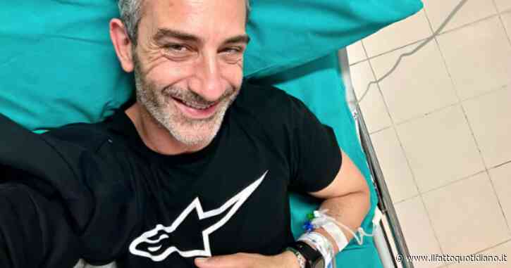 Matteo Viviani e la foto dal letto d’ospedale: “Febbre a 40.3, ho una brutta infezione alle tonsille. Tutto qua, non morirò”