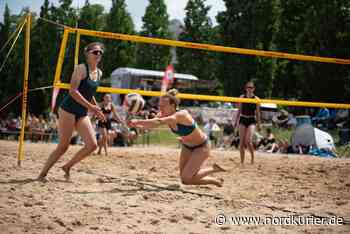 Sonne, Sand und ganz viel Volleyball am Zippendorfer Strand