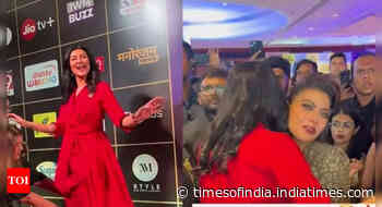 Kajol, Sushmita hug and bond at an event