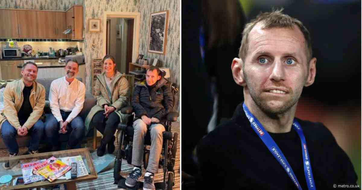 Coronation Street cast’s emotional Rob Burrow tribute following death after he supported Motor Neurone Disease story