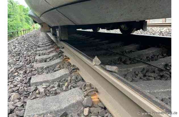 BPOL-HB: Schottersteine auf Gleisen lösen und Polizeieinsatz aus - mehrere Züge verspätet!