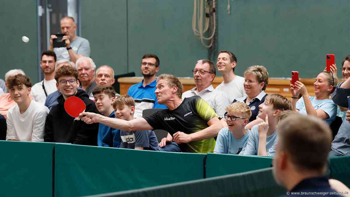 Tischtennis-Weltstars greifen in Wolfenbüttel in die Trickkiste