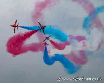 Red Arrows fly over Oxfordshire for Midlands Air Festival